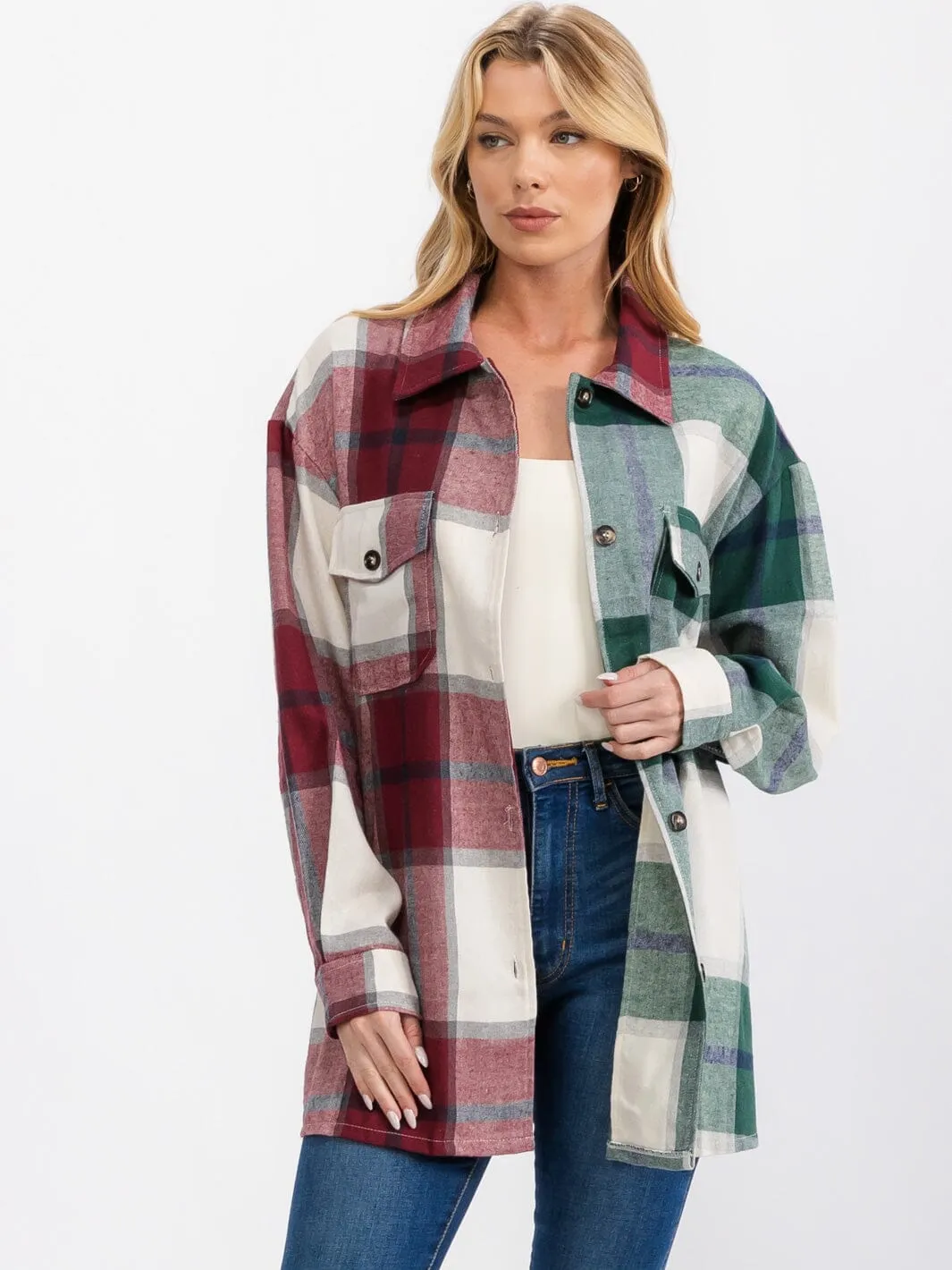WOMEN'S LONG SLEEVE FRONT POCKETS BUTTON UP OVERSIZED PLAID SHIRT