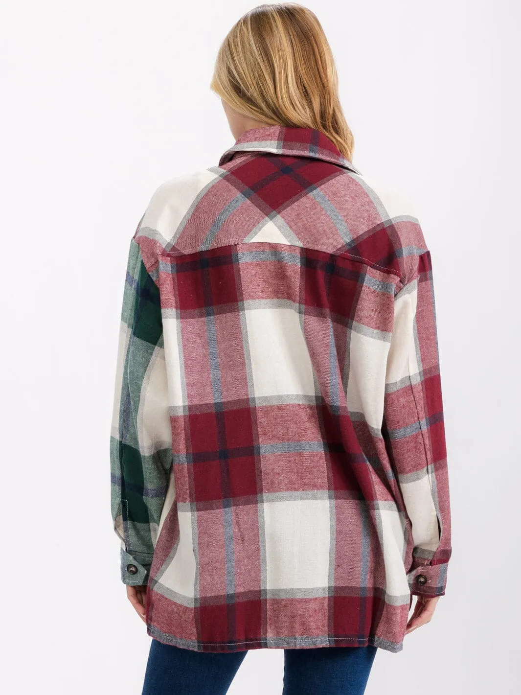 WOMEN'S LONG SLEEVE FRONT POCKETS BUTTON UP OVERSIZED PLAID SHIRT